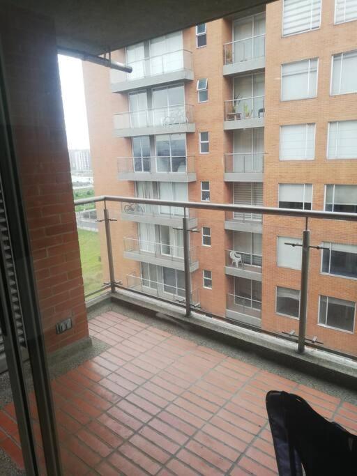 Hermosa Habitacion Privada En Conjunto Residencial Cerca Al Aeropuerto Y Terminal De Bogota, Zonas Comunes Se Comparten Con 1 Persona Apartment Exterior photo