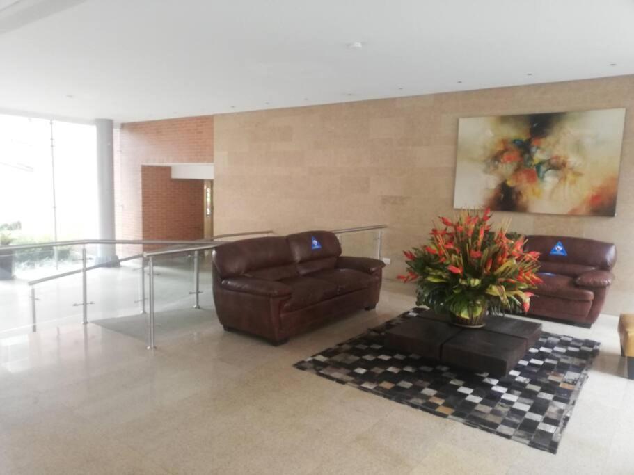 Hermosa Habitacion Privada En Conjunto Residencial Cerca Al Aeropuerto Y Terminal De Bogota, Zonas Comunes Se Comparten Con 1 Persona Apartment Exterior photo